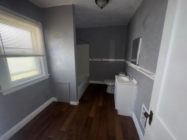 10006 Pierpont Ave — Photo 4