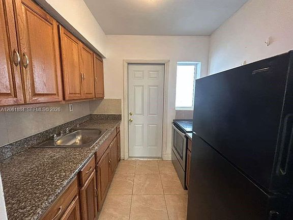 5th image of 8321 Crespi Blvd APT 7