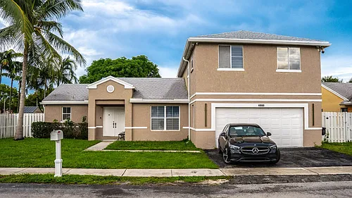 4060 SW 70th Ter Photo 1