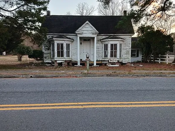 16990 General Puller Hwy, Deltaville, VA 23043