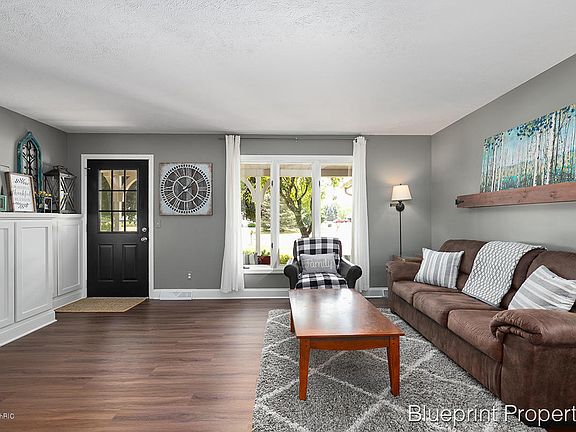 4th image of 7551 Sunview Dr SE