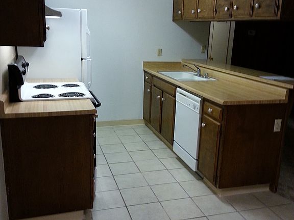 3rd image of 438 S Lincoln Way APT 1