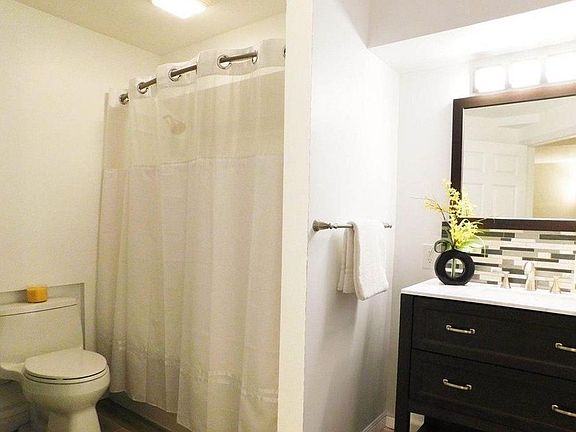 Basement full bathroom