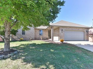 1929 N Hollysprings Ave, Nixa, MO 65714