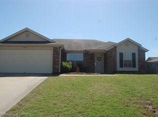 400 Apple Valley Dr, Fort Smith, AR 72908
