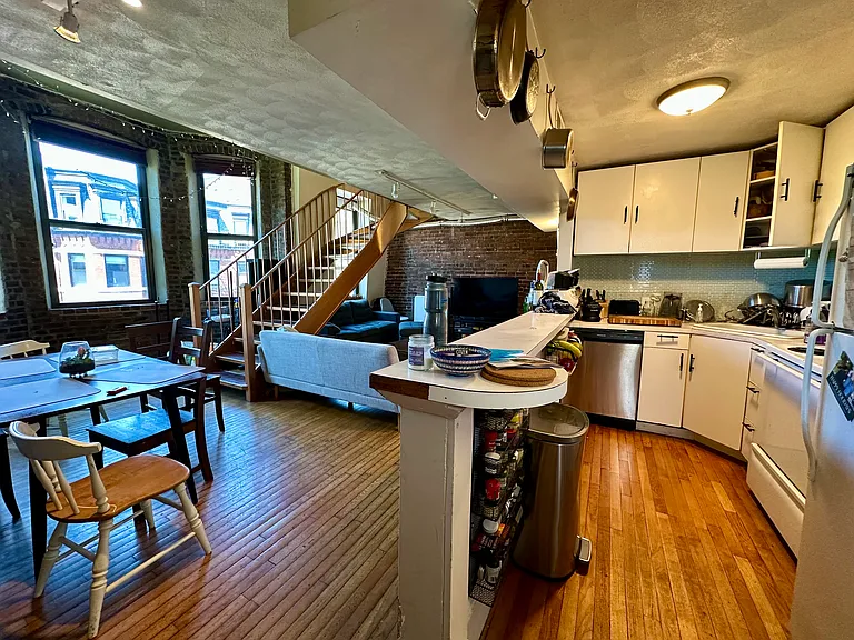 279 Newbury St #5 — Photo 3