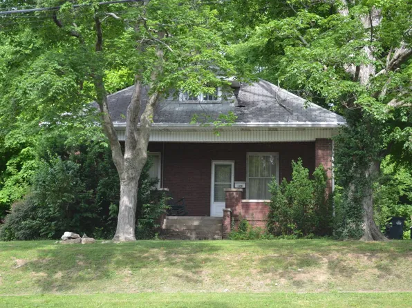320 N 4th St, Albion, IL 62806