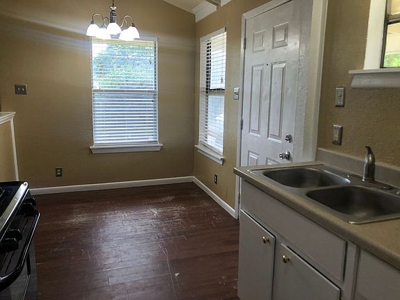 3rd image of 721 Hettie St