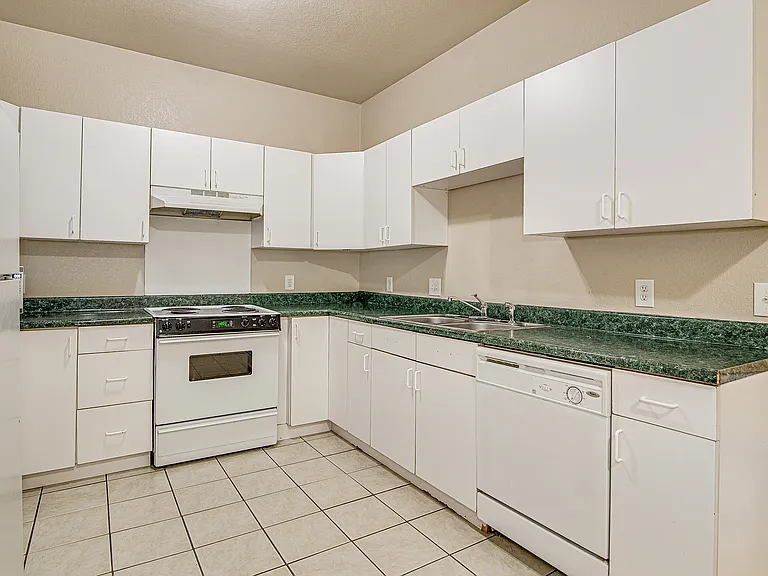 116 Honey Bee Dr #116 — Photo 9