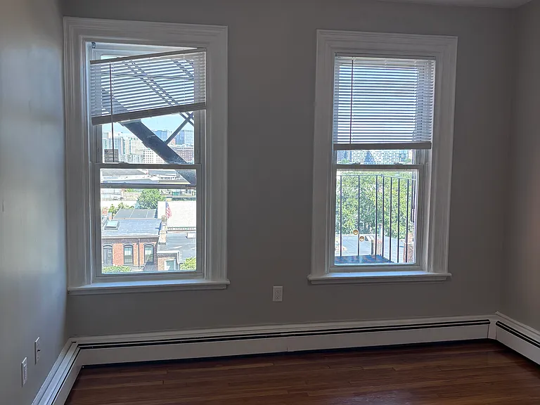 548 E Broadway #2 — Photo 9