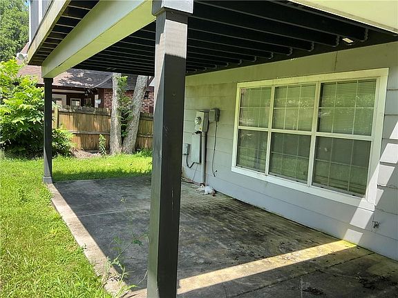3rd image of 4043 S Pin Oak Ave