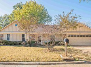 2329 W Lake Oaks Dr, Memphis, TN 38134