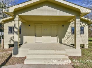 211 N Texas Ave, Holiday Lakes, TX 77515