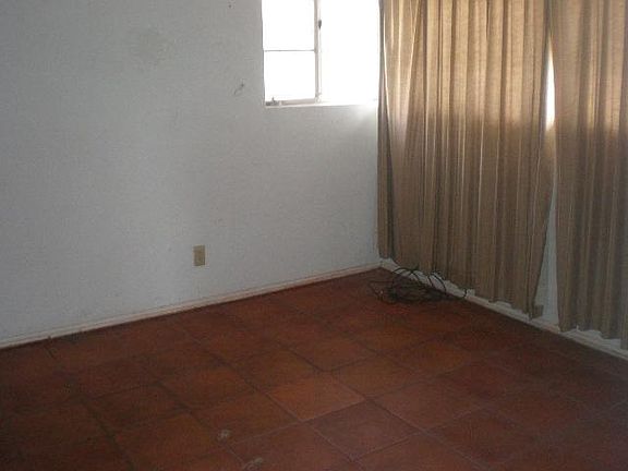 5th image of 619 W Curtis St #N
