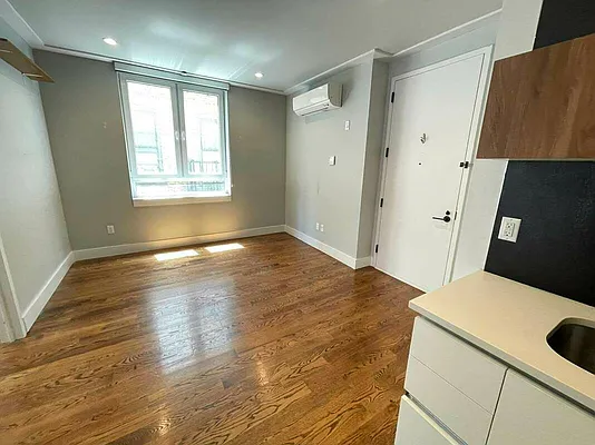 Rented by Tapiro Realty | media 2