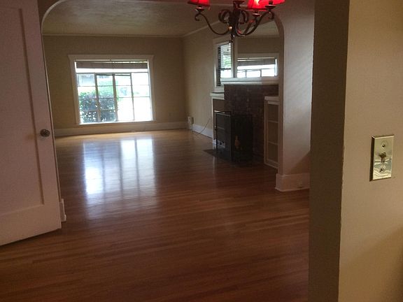4th image of 2567 Harkness St