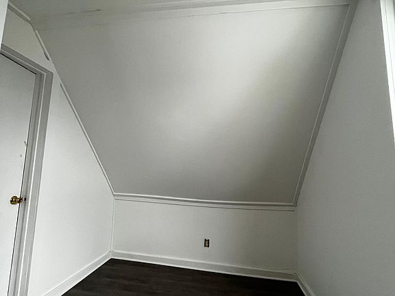 2nd image of 4944 Magoun Ave