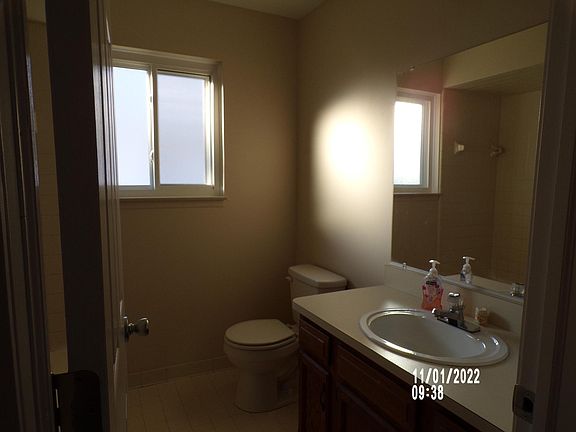 4th image of 26360 Parkington St