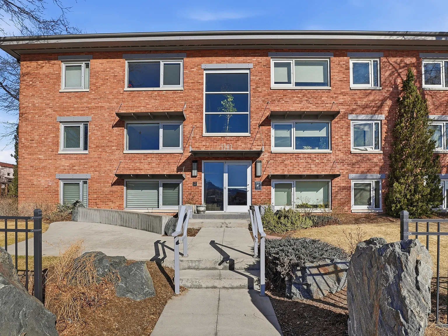 1 bed, 821 sqft, $2,000 — Photo 1