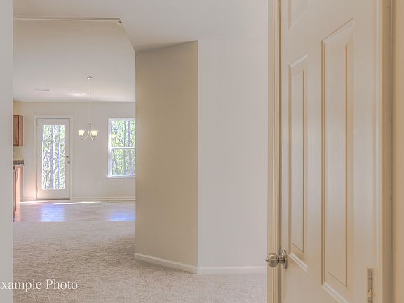 4th image of 717 Maddux Dr