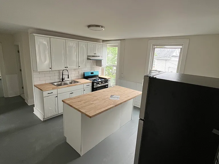 727 5th Ave #2 — Photo 1