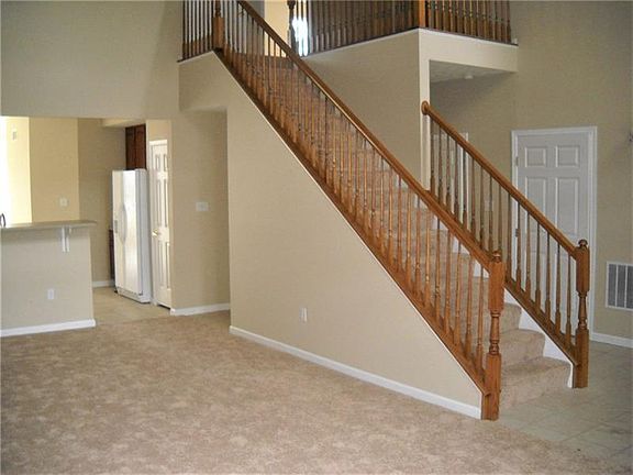 3rd image of 4002 Eisenhower Ct