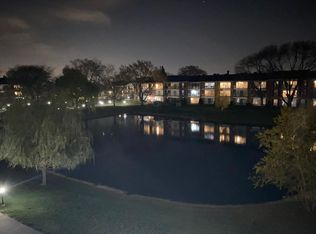 17W718 Butterfield Rd #8-302, Villa Park, IL 60181