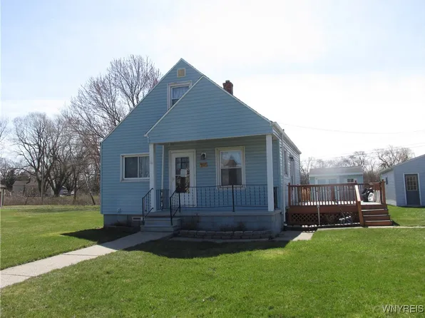 6152 N Whitham Dr, Niagara Falls, NY 14304