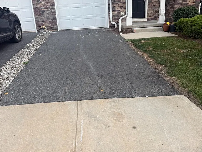 504 Keenland Ct — Photo 2