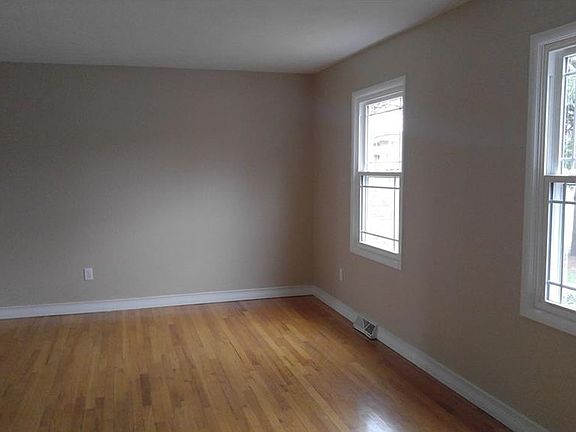 2nd image of 160 Edgewood Dr