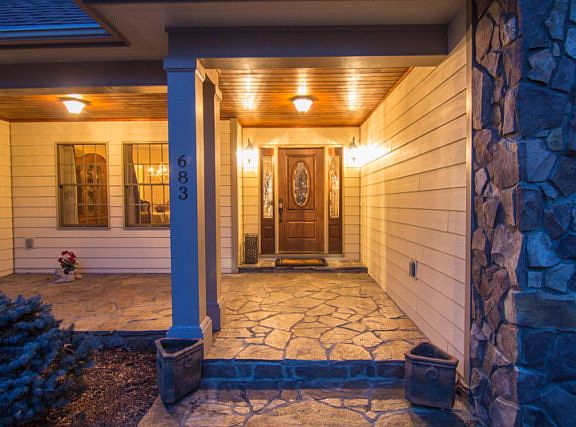 5th image of 683 Grande Oaks Dr