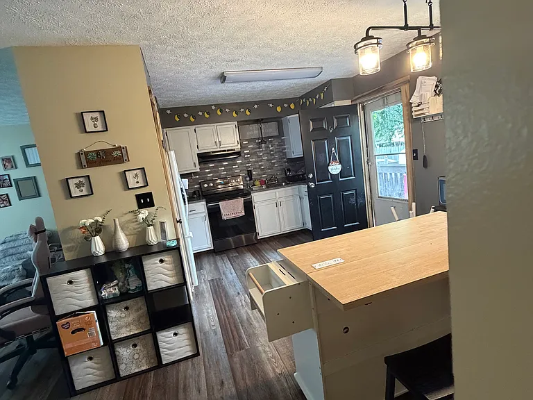 410 W Douglas St — Photo 15