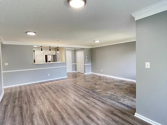 5th image of 75 Essex Dr APT 3