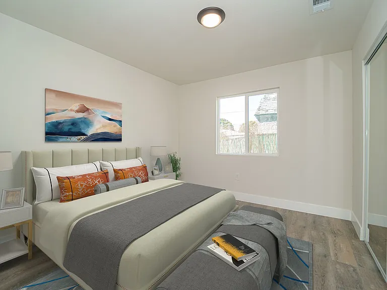 7418 S Hobart Blvd — Photo 6
