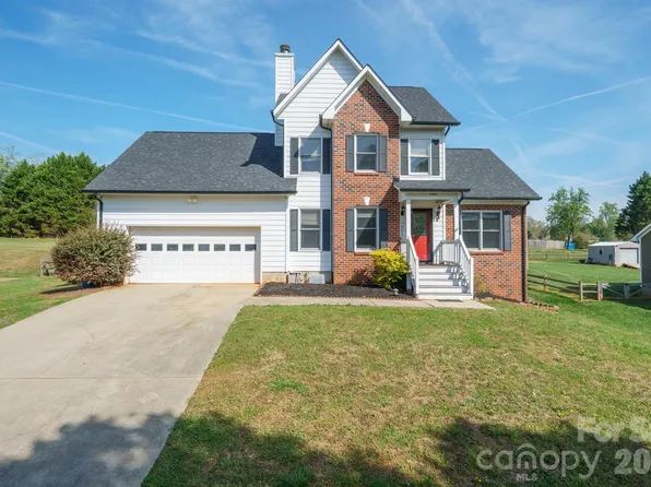 5406 Winding Oak Dr, Hickory, NC 28602