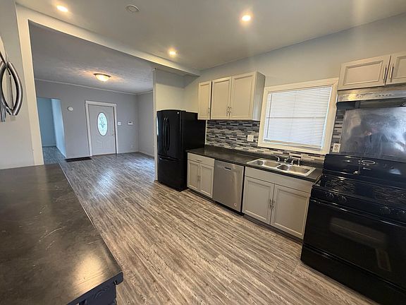 3rd image of 115 E Conron Ave