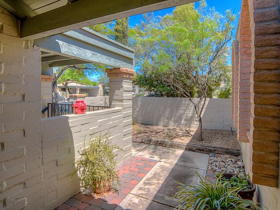 5th image of 4214 E La Cienega Dr