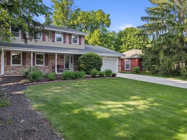 305 Wisconsin AVENUE, Delafield, WI 53018