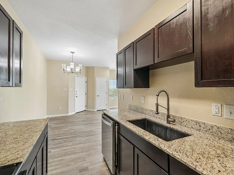 La Marquesa Apartments — Photo 26