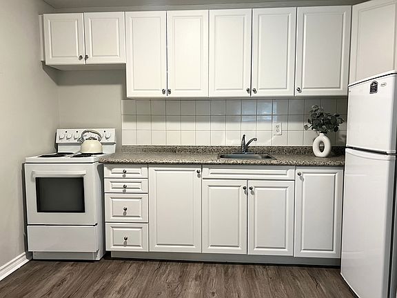 5th image of 240 Waterloo Ave