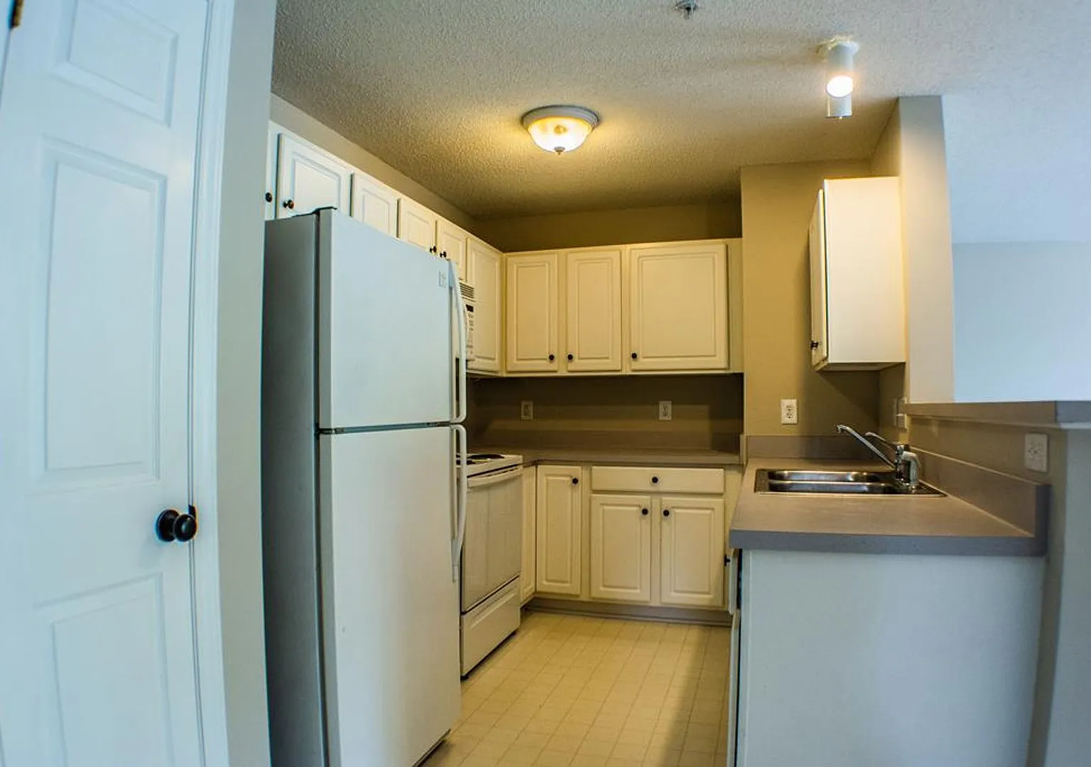 624 Ivy Glen Drive — Photo 2