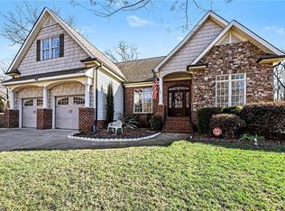 115 Town Lot Dr, Pfafftown, NC 27040