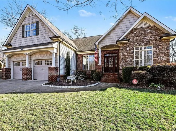 115 Town Lot Dr, Pfafftown, NC 27040