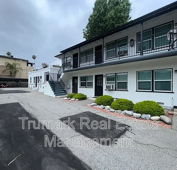 49 S Grand Oaks Ave #3 — Photo 6
