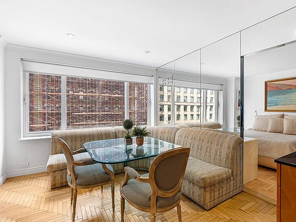 4th image of 106 Central Park S APT 5H