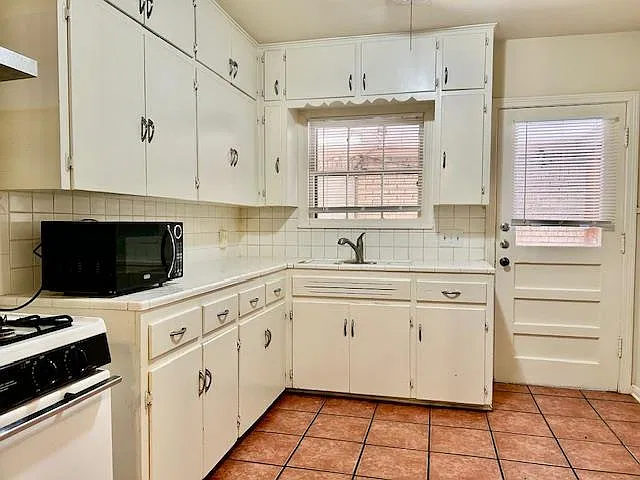 2 bed, 1.0 bath, 1105 sqft, $2,100 — Photo 4