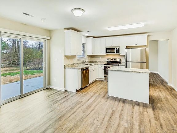 3rd image of 7033 Honey Tree Ln