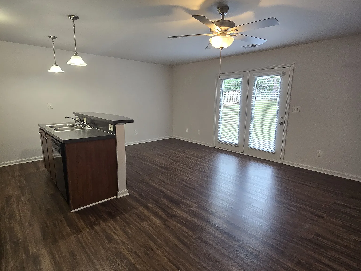 3 bed, 1358 sqft, $1,845 — Photo 2