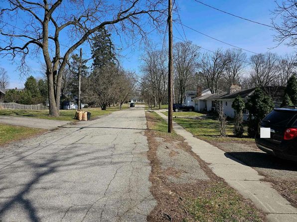 300 Union St, Fenton, MI 48430