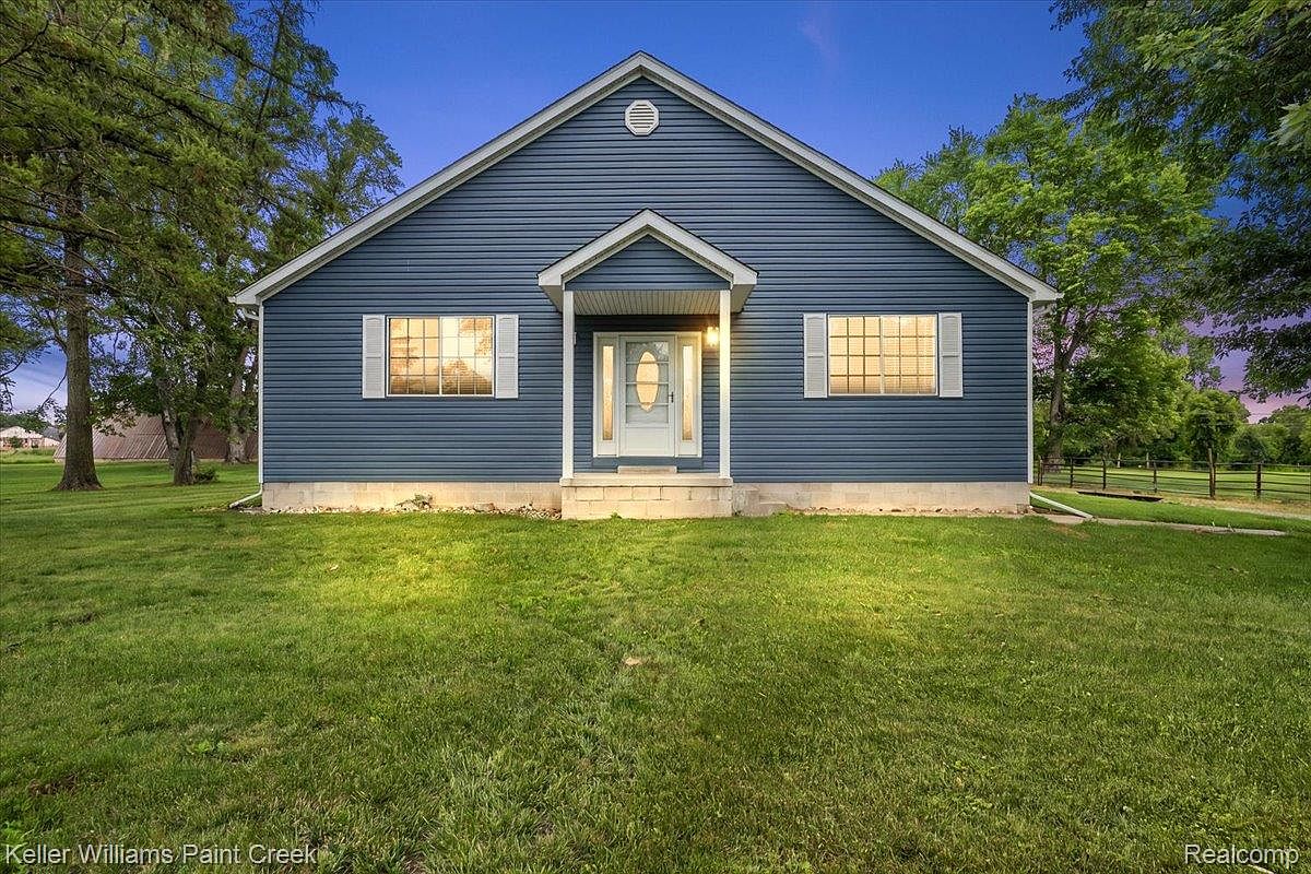 54230 Card Rd, Macomb, MI 48042
